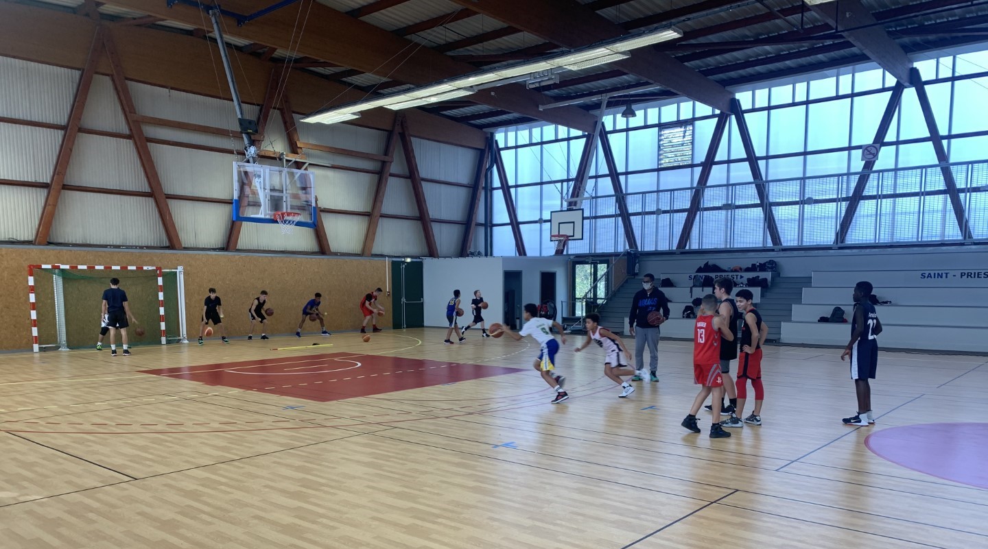 Match de basketball à Saint Priest