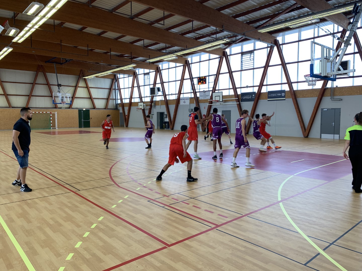 Match de basketball à Saint Priest