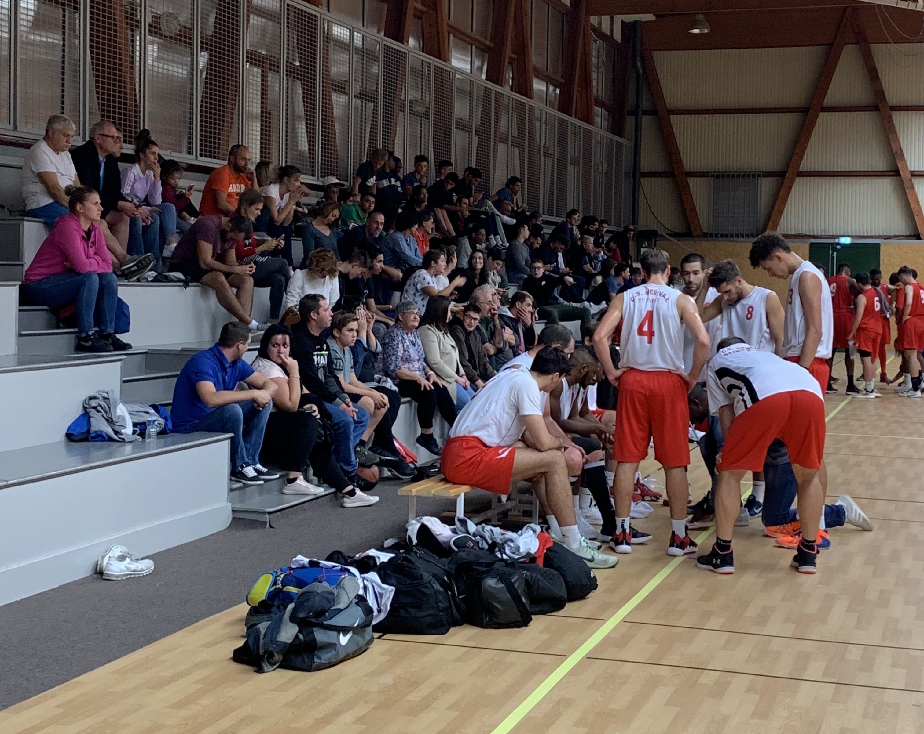 Match de basketball à Saint Priest